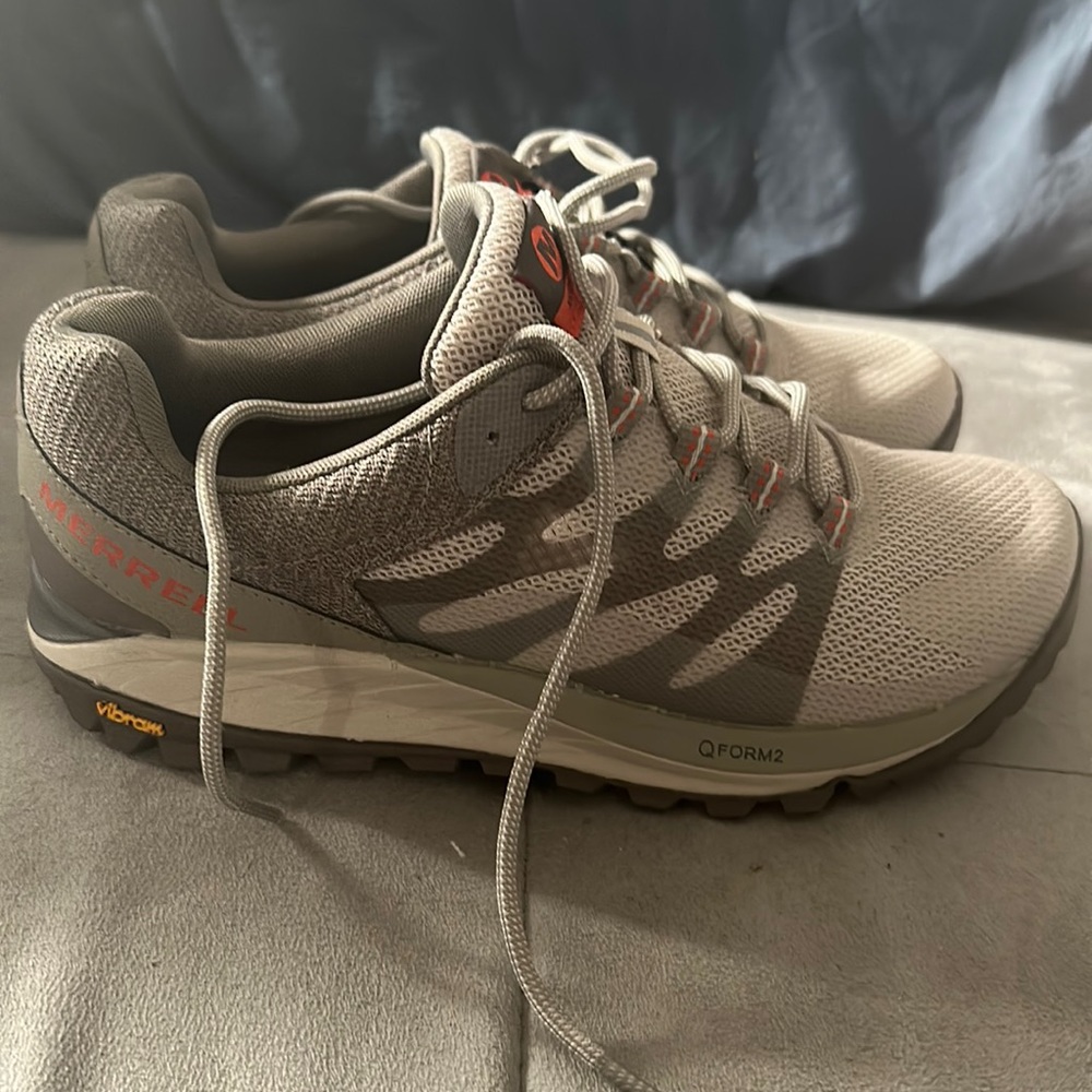 New without box Merrell Antora sz 8 women’s shoes